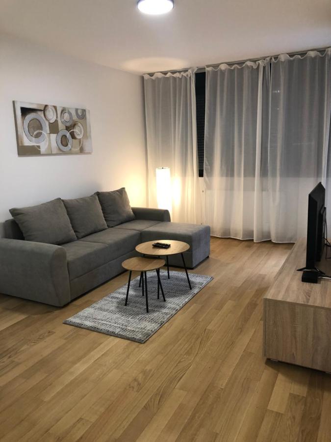 Apartment Iris Novi Sad Bagian luar foto